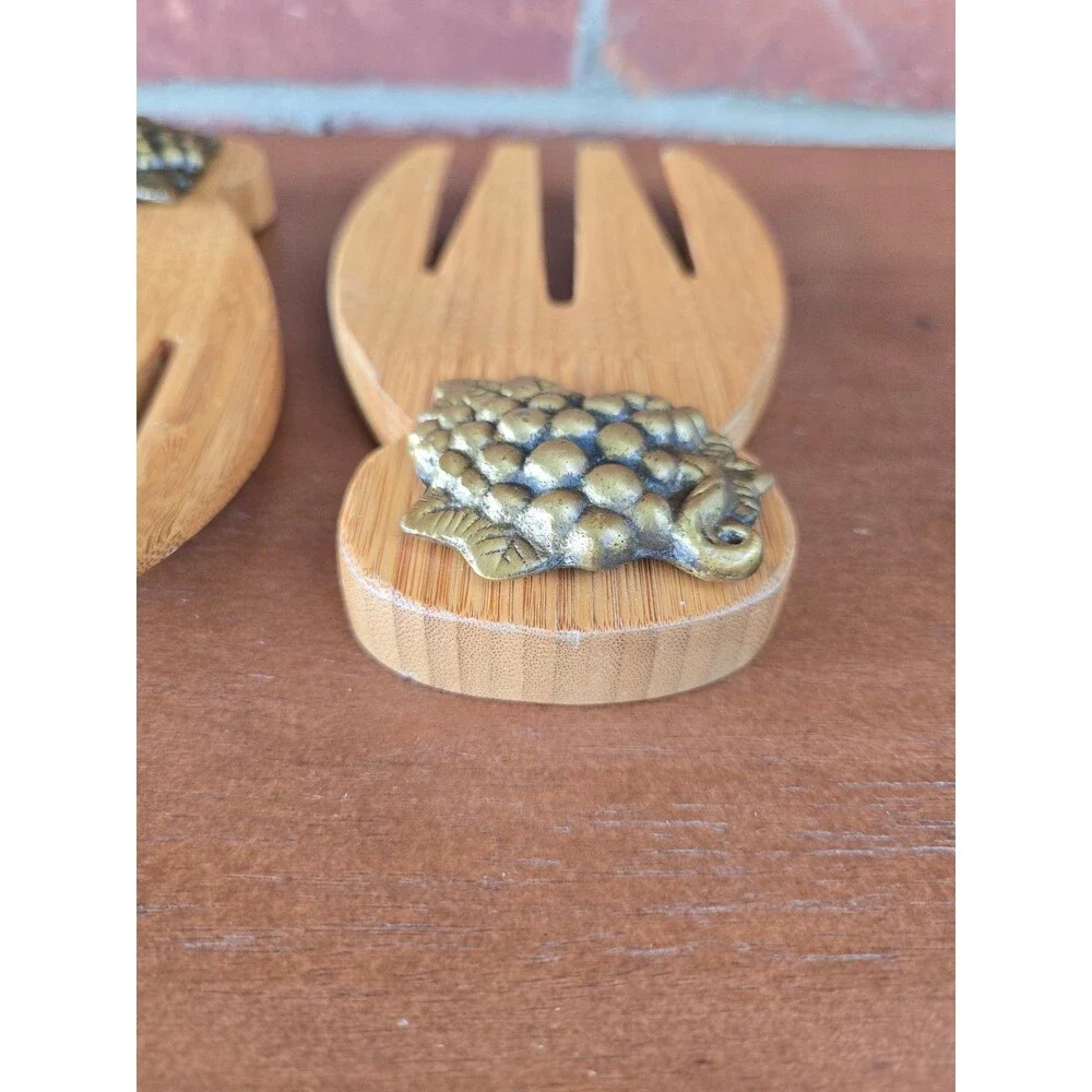 Michael Healy signed Wooden salad Hands Bronze grapes accent